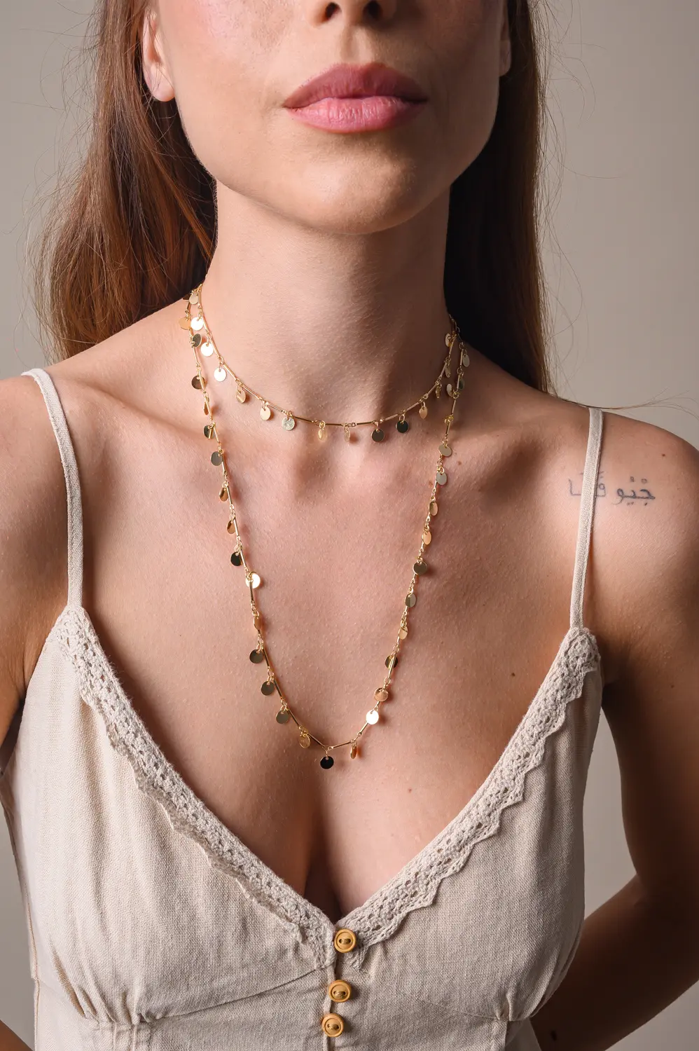 Choker Medalhinhas Soltas com Banho em Ouro