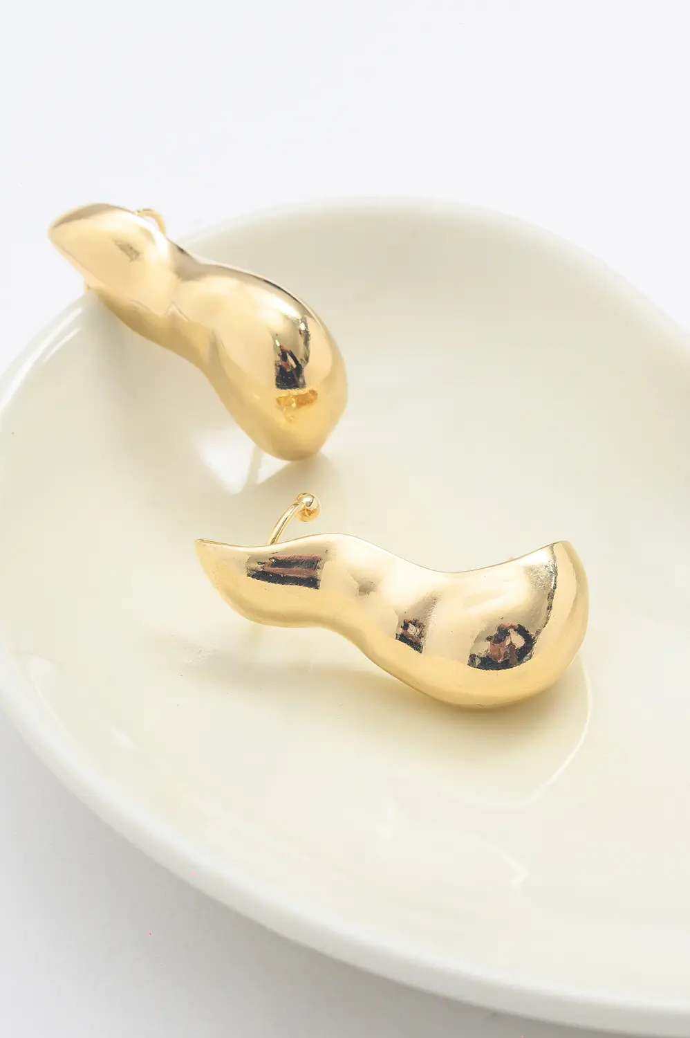 Brinco Ear Cuff Liso com Banho em Ouro 18k