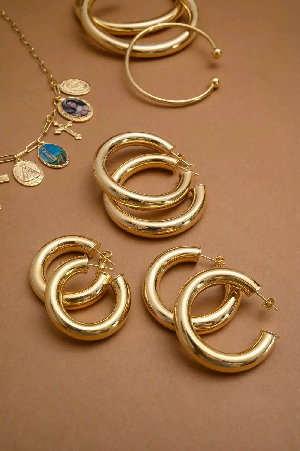 Argola M Tubo com Banho em Ouro 18k