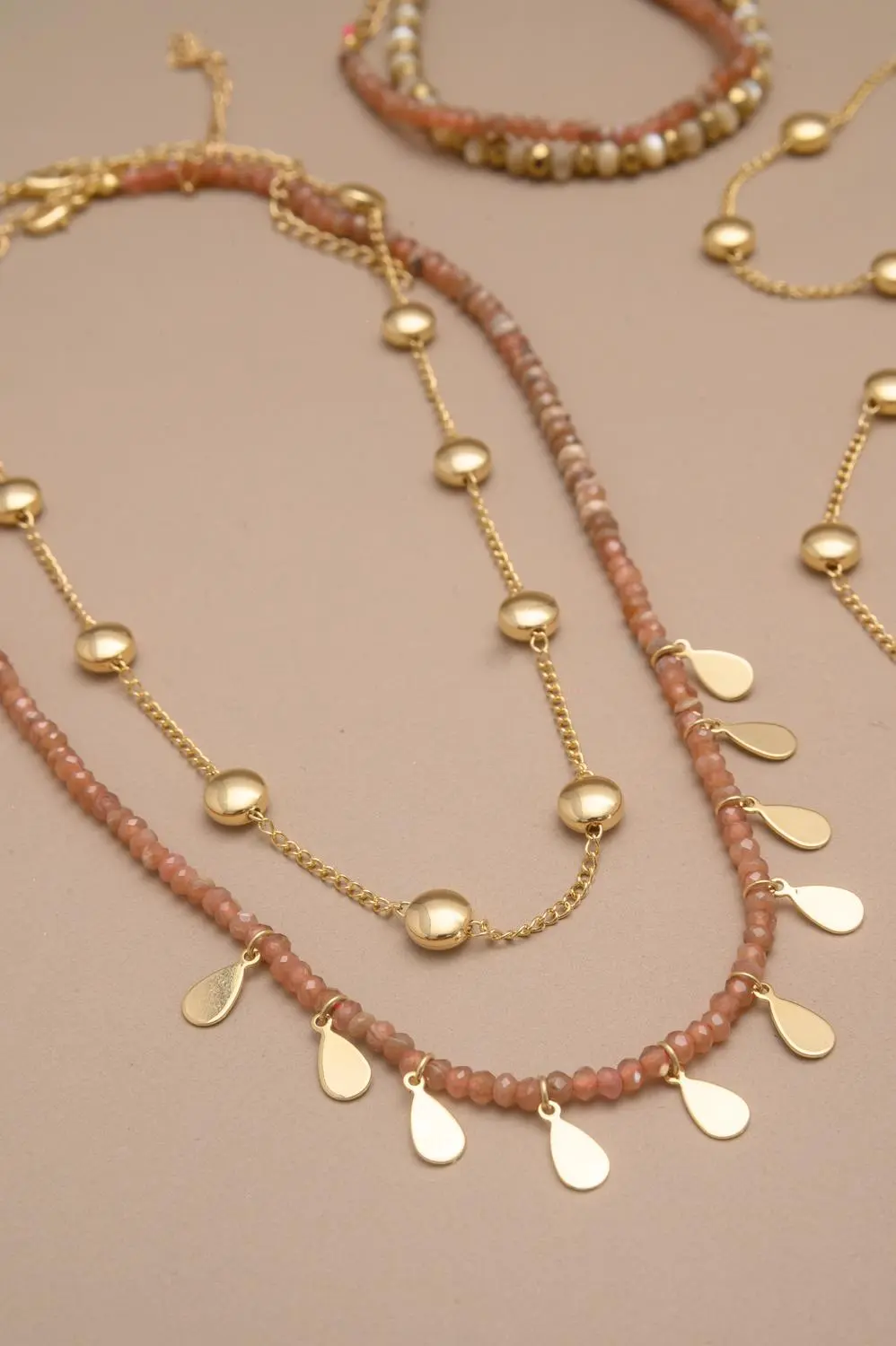 Choker Tacha com Banho em Ouro 18k