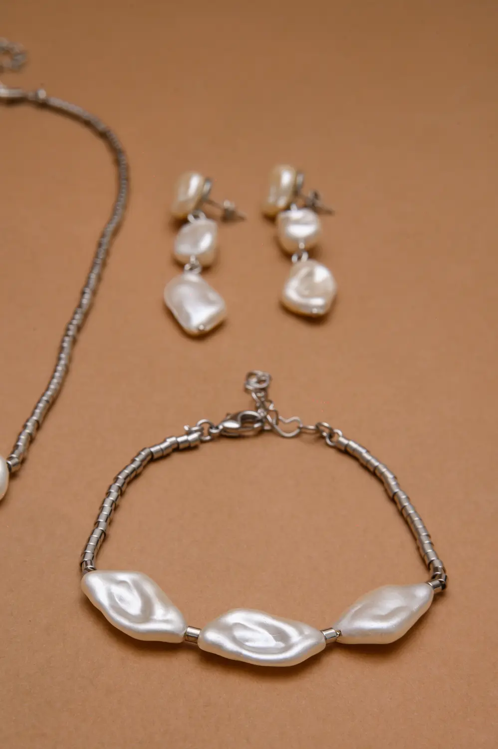 Pulseira Canutilho Três Pérolas com Banho em Ródio Branco