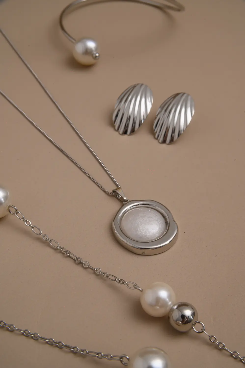 Colar Madrepérola com Banho em Ródio Branco