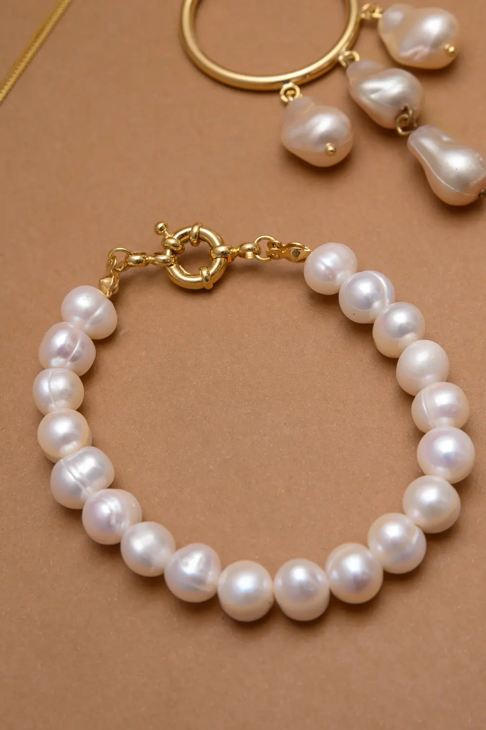 Pulseira de Pérolas Barroca com Banho em Ouro 18k