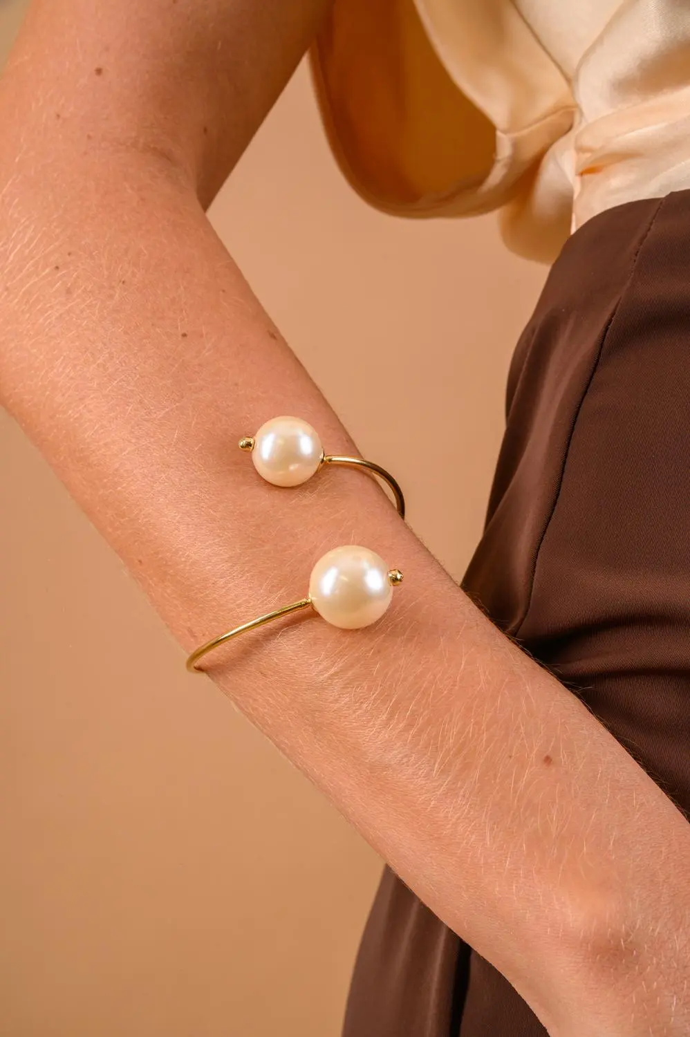 Bracelete Duas Pérolas com Banho em Ouro 18k