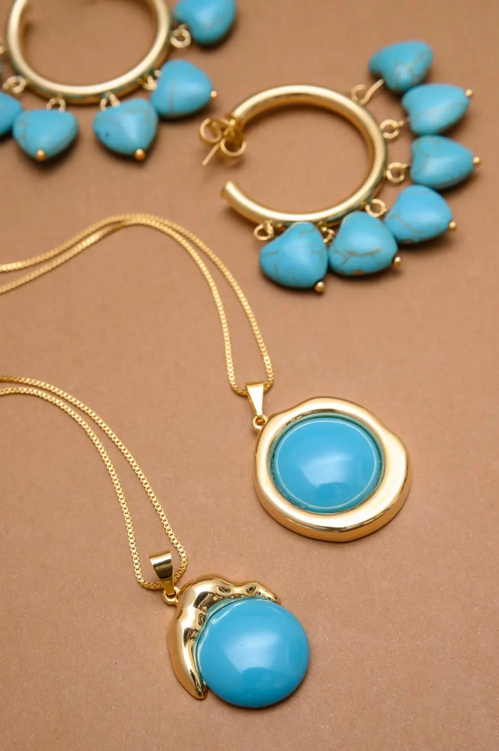 Colar Esfera Turquesa com Banho em Ouro 18k