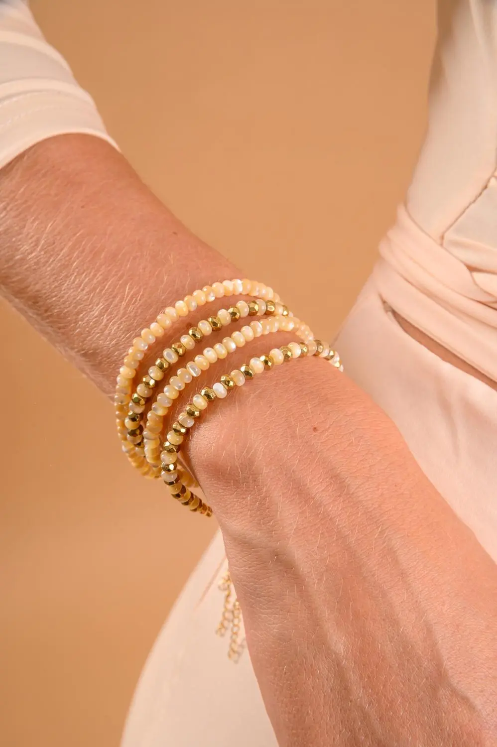 Pulseira Cristais Bege com Banho em Ouro 18k