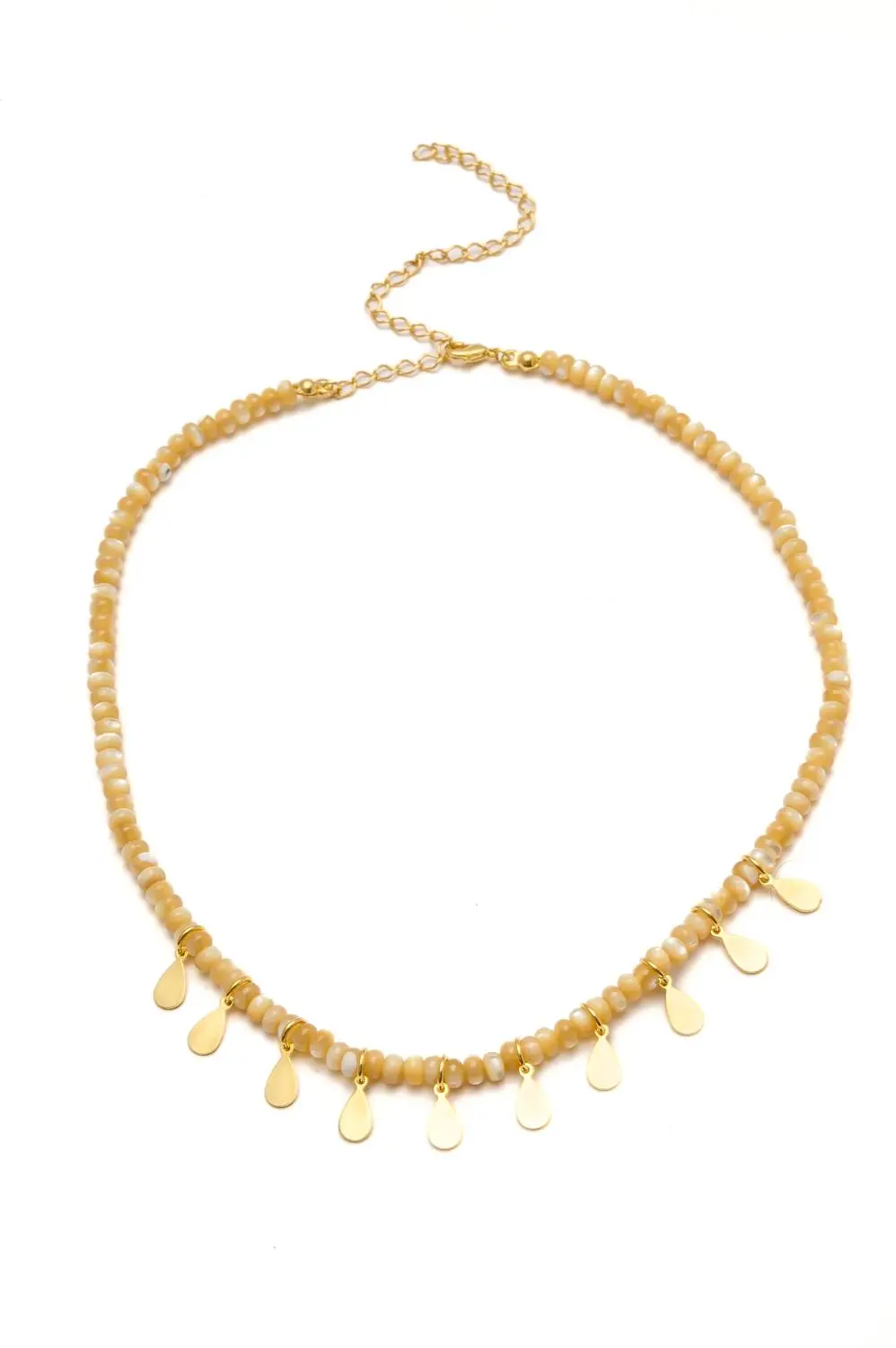 Colar Cristais Bege com Medalhinhas com Banho em Ouro 18k