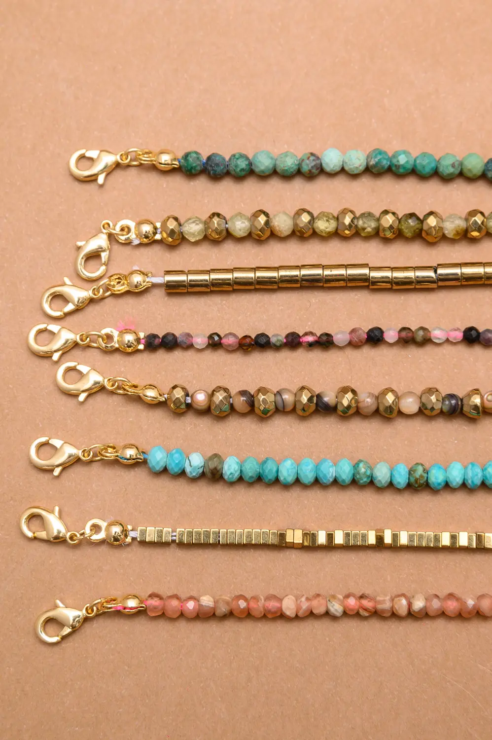 Pulseira Mini Hematitas com Banho em Ouro 18k