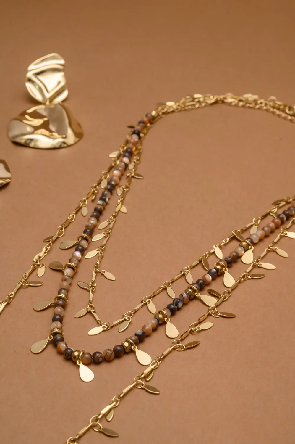 Colar Cristais Terrosos com Medalhinhas e Hematitas com Banho em Ouro 18k