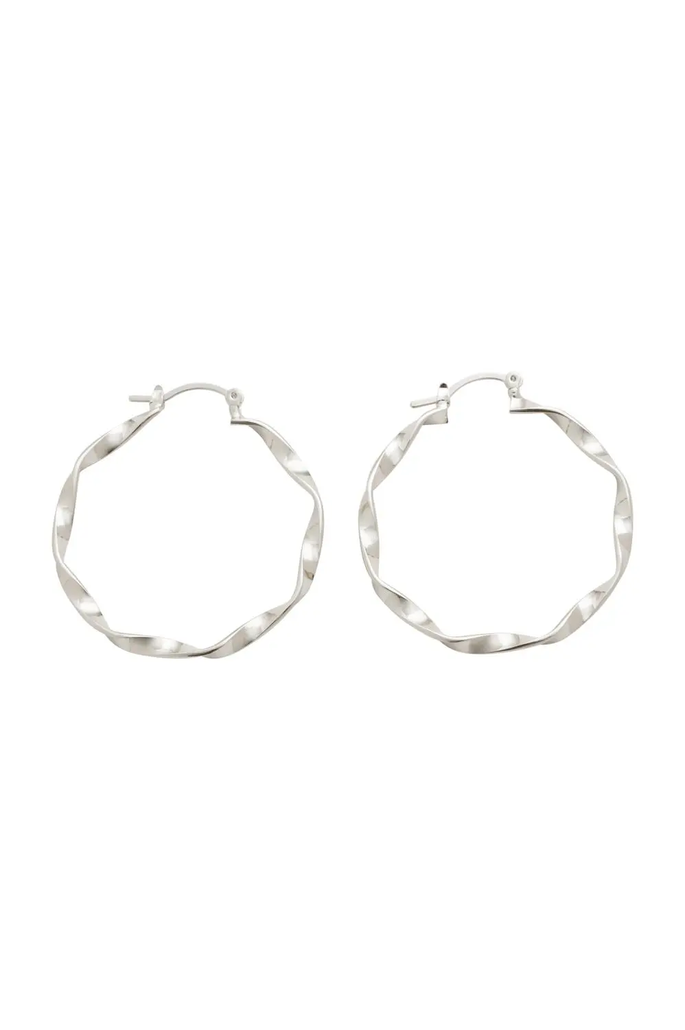 Argola Fina G Trançada com Banho em Ródio Branco