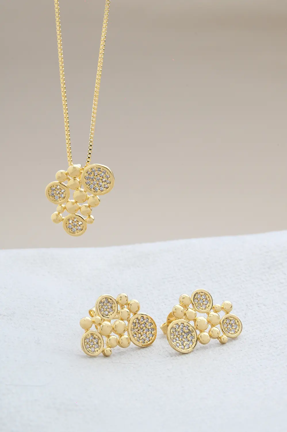 Brinco Esferas e Zircônias com Banho em Ouro 18k