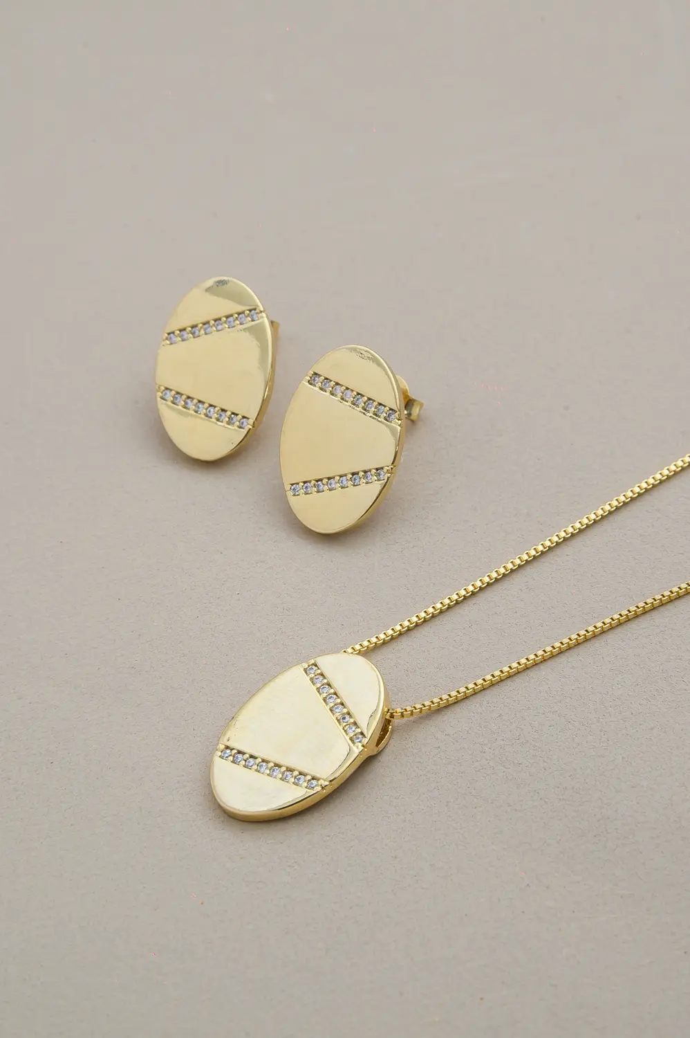 Colar Oval de Zircônias com Banho em Ouro 18k