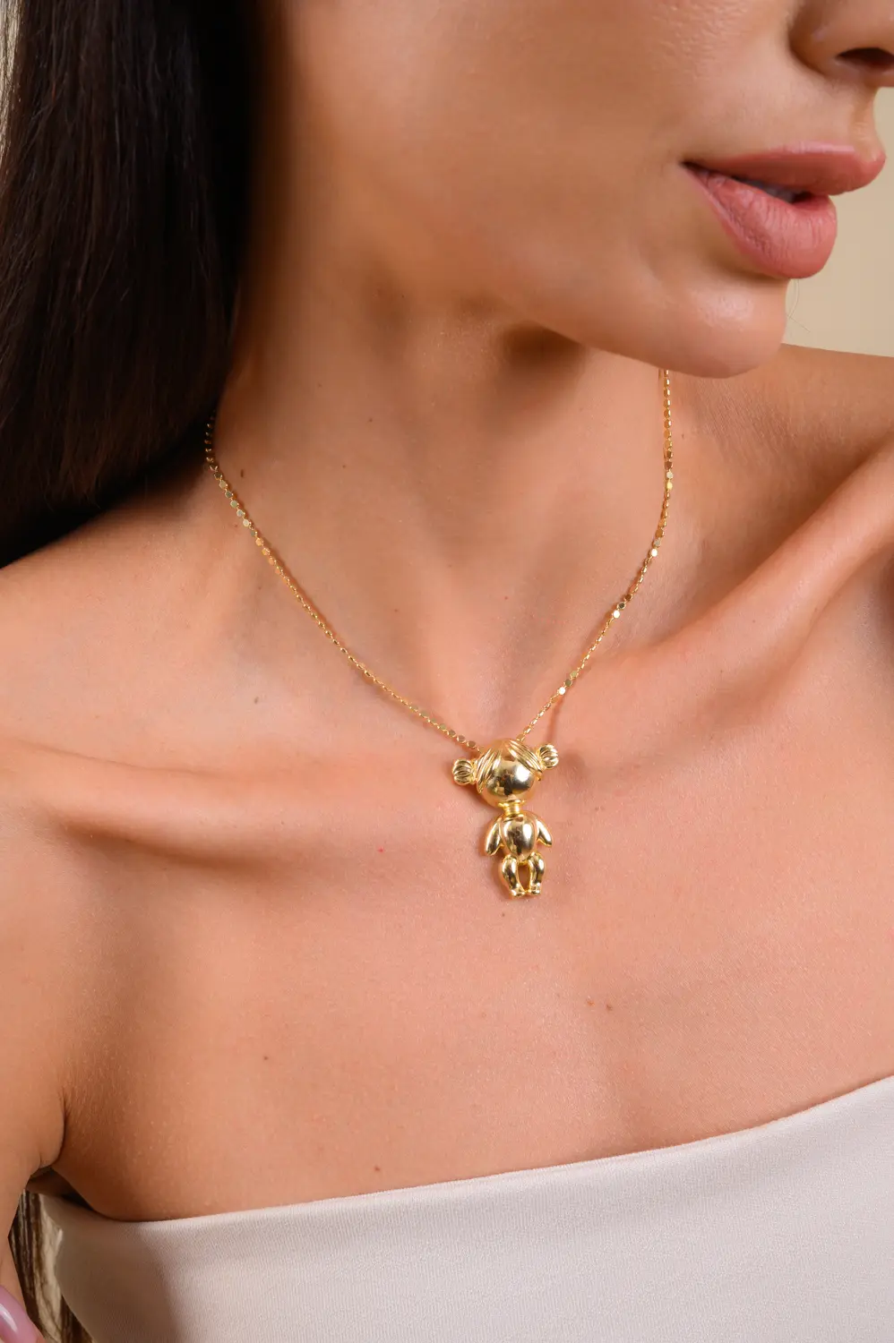 Pingente Menina com Choker Diamantada com Banho em Ouro 18k