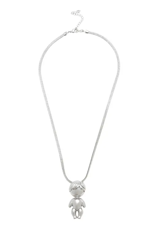Pingente Menino com Choker Fita Desenhada com Banho em Ródio Branco
