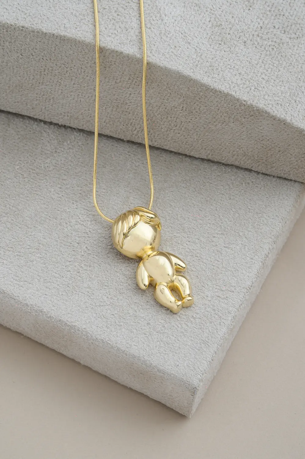 Pingente Menino com Colar Rabo de Rato |  Banho em Ouro 18k
