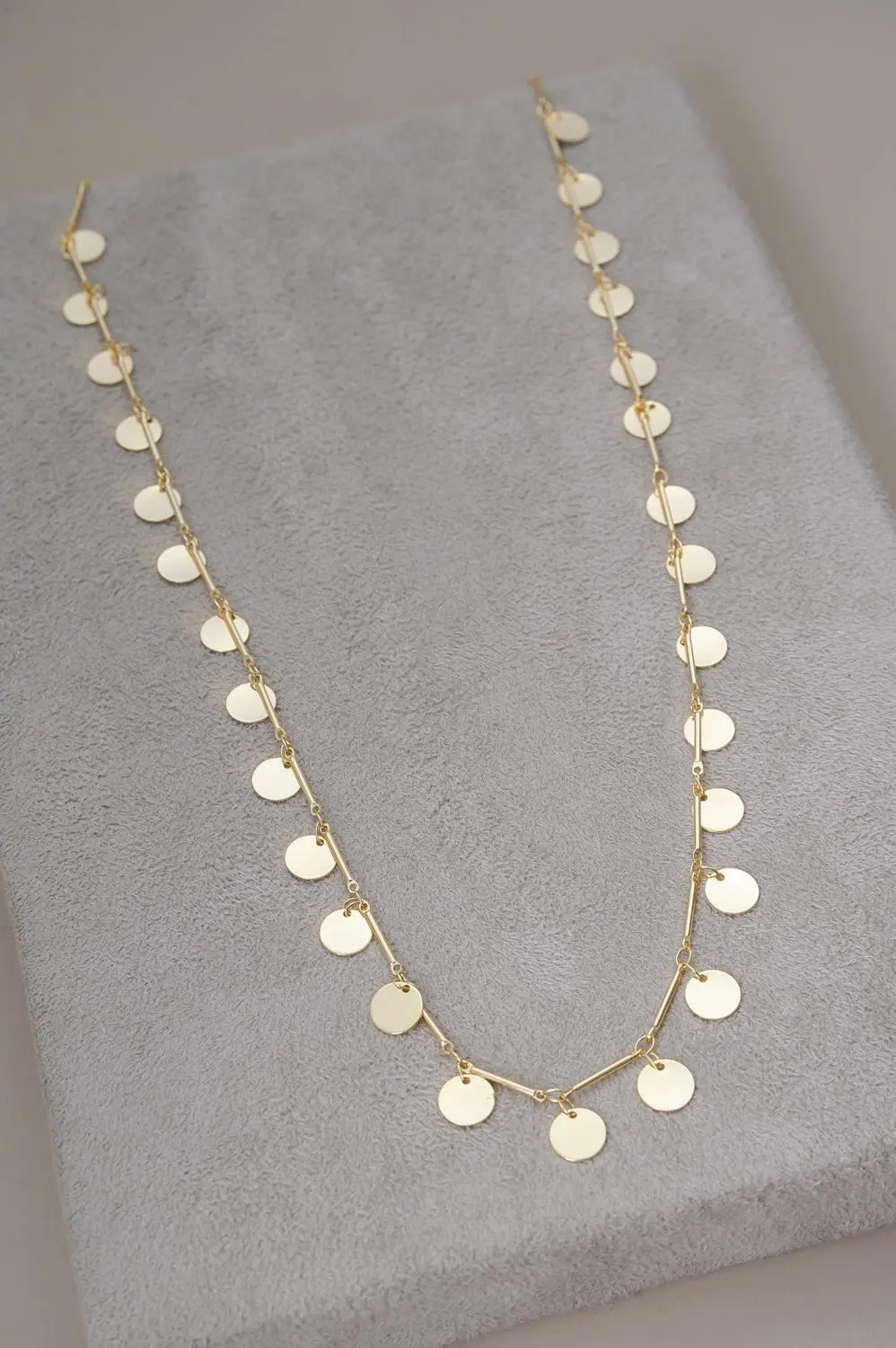 Colar Longo Medalhas Grande com Banho em Ouro 18k