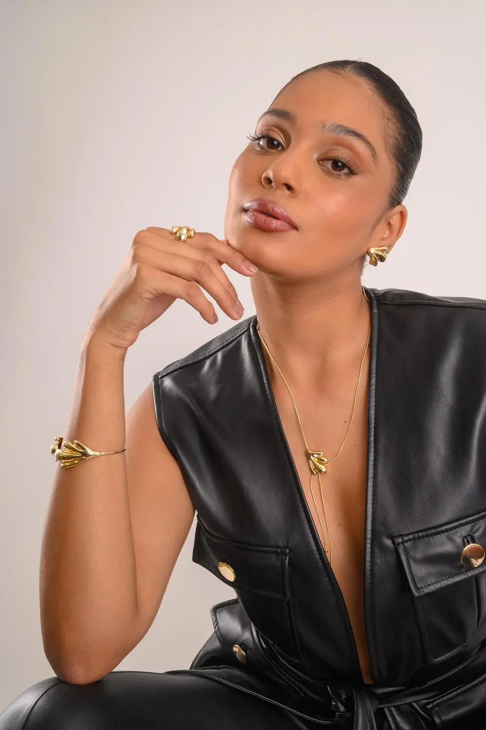 Colar Gravatinha Comunike com Banho em Ouro 18k