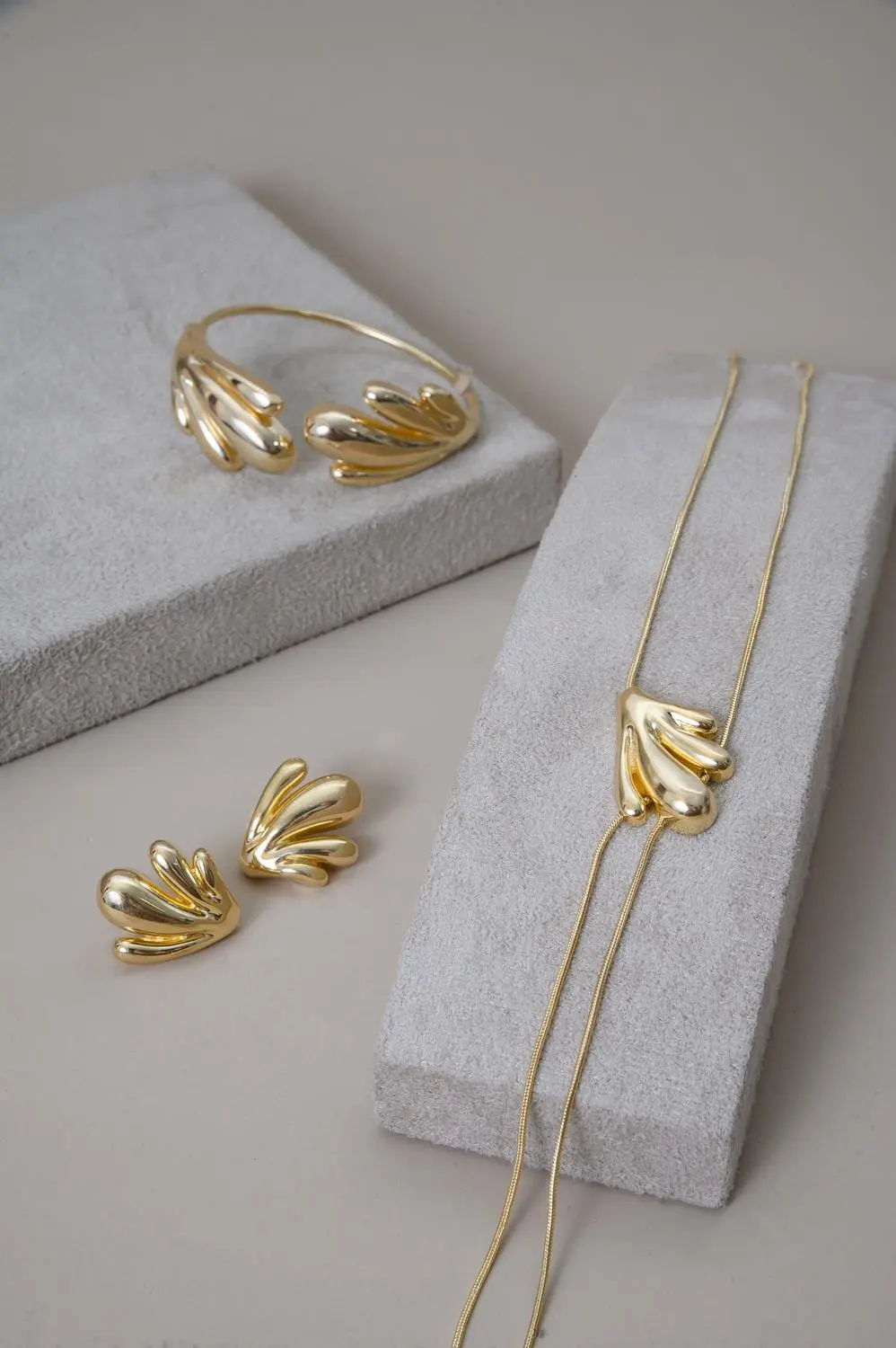 Colar Gravatinha Comunike com Banho em Ouro 18k