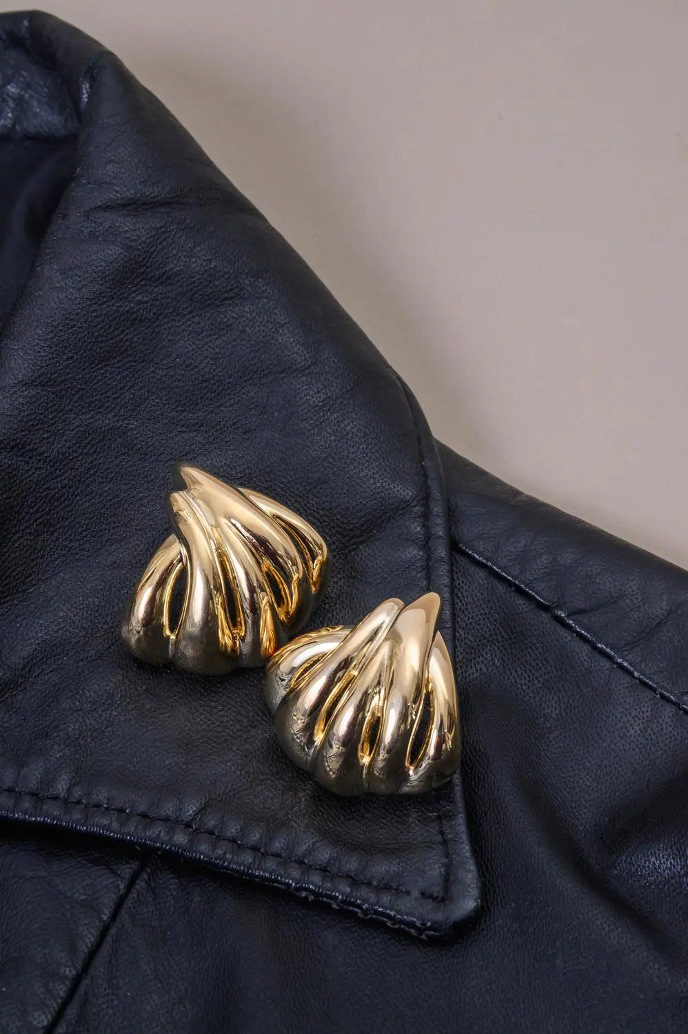 Brinco Comunike com Banho em Ouro 18k
