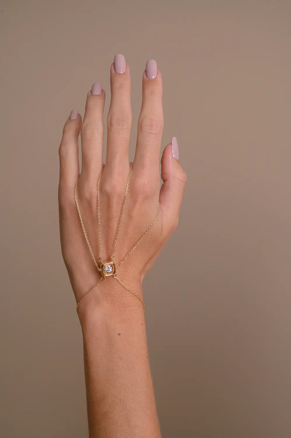 Pulseira de Mão Quadrada Conecta com Banho em Ouro 18k