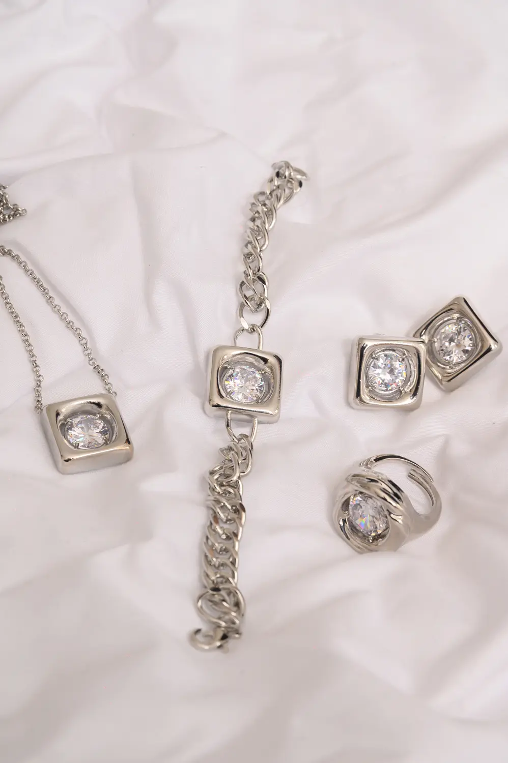 Pulseira Quadrada Conecta com Banho em Ródio Branco