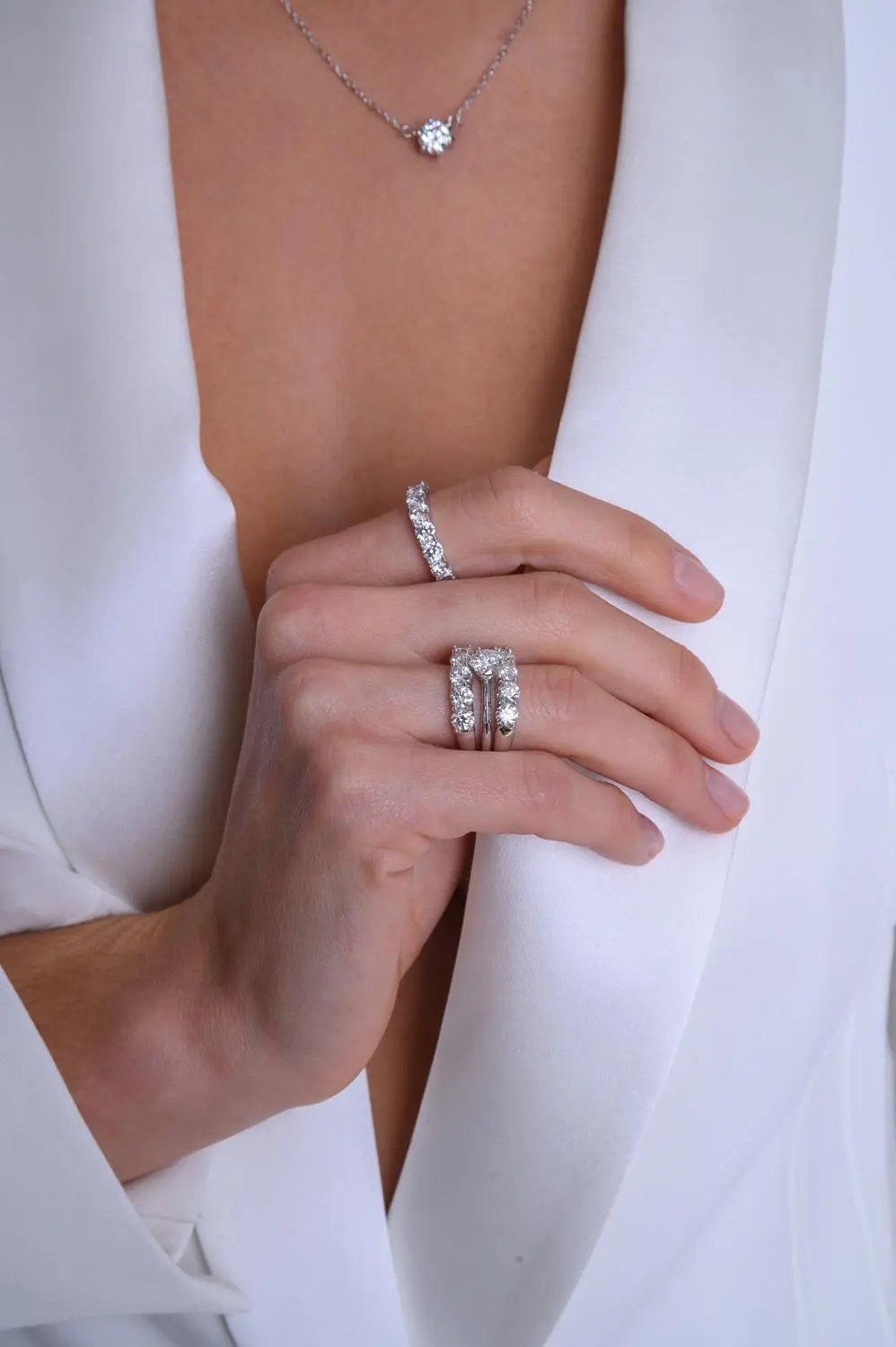 Anel Meia Aliança Moissanite 4mm - 0,3 ct em Prata 925 Banhado em Ródio Branco
