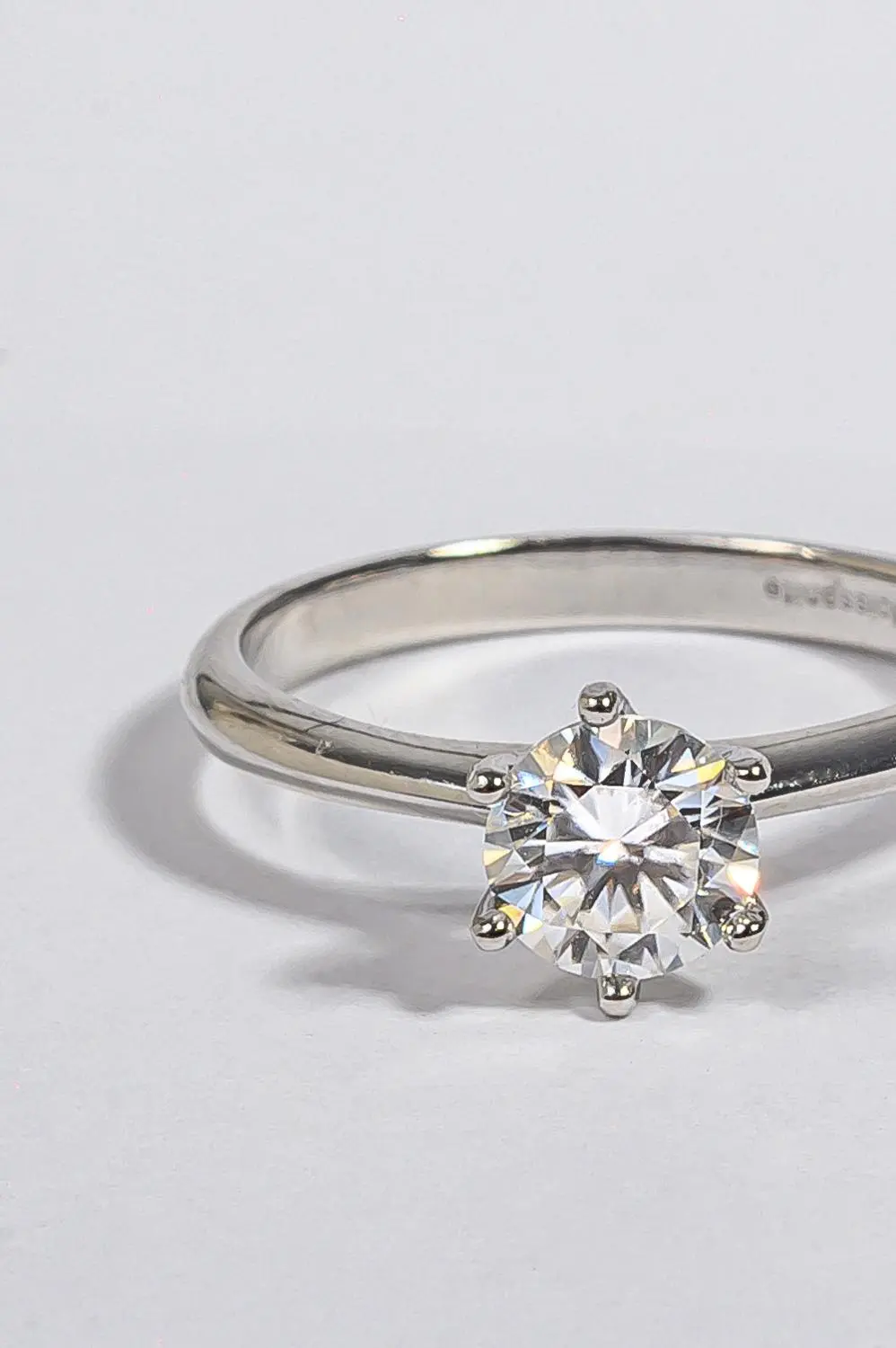 Anel Solitário Moissanite 6mm - 0,8 CT em Prata 925 Banhado em Ródio Branco