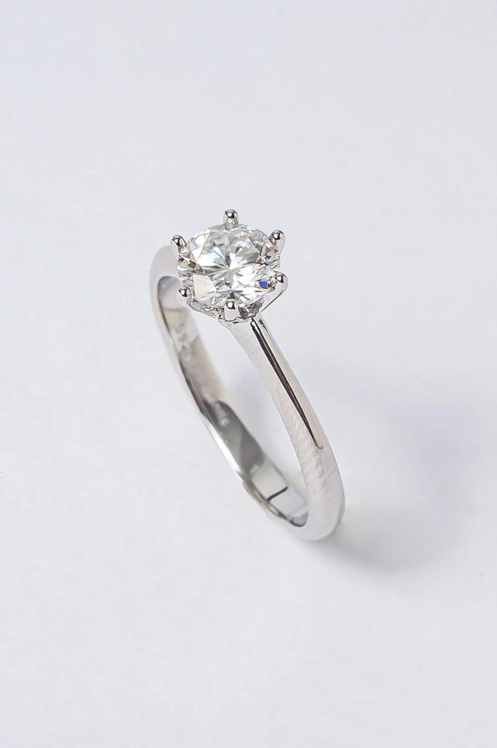 Anel Solitário Moissanite 6mm - 0,8 CT em Prata 925 Banhado em Ródio Branco