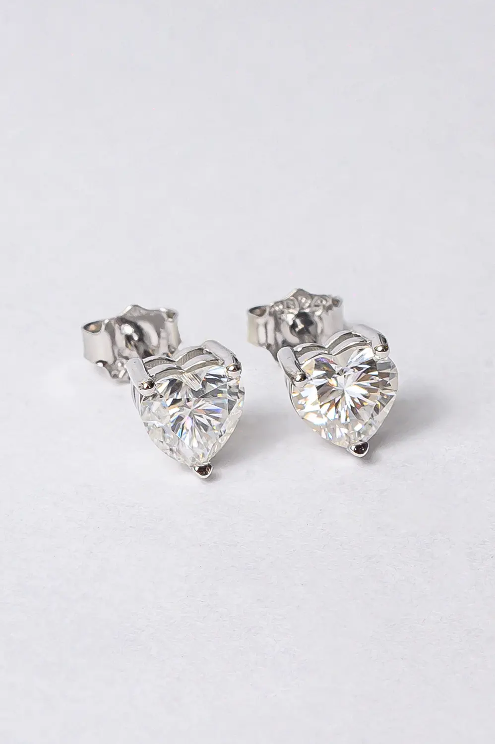 Brinco Coração Moissanite 6mm - 0,8 CT em Prata 925 Banhado em Ródio Branco