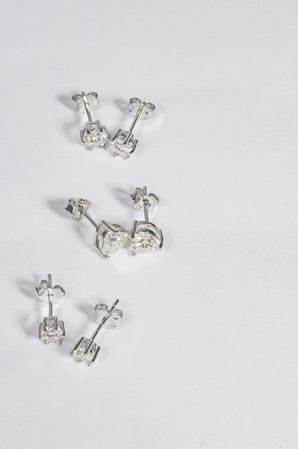 Brinco Ponto de Luz Moissanite 5mm - 0,5 CT em Prata 925 Banhado em Ródio Branco