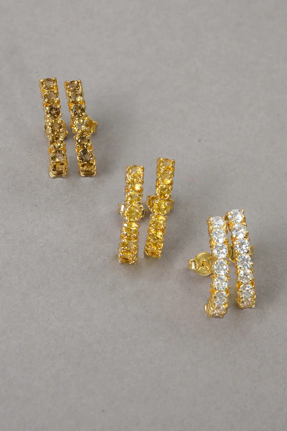 Brinco Ear Hook Todo Cravejado com Banho em Ouro 18k