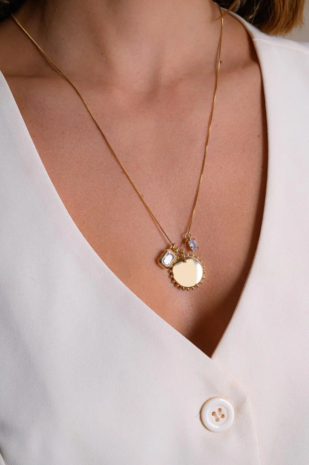 Colar Longo de Pingentes com Banho em Ouro 18k