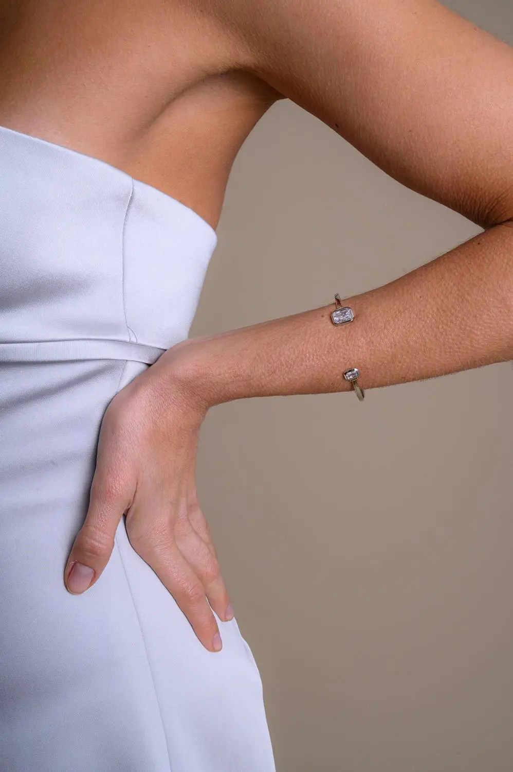 Bracelete Retangular com Banho em Ródio Branco