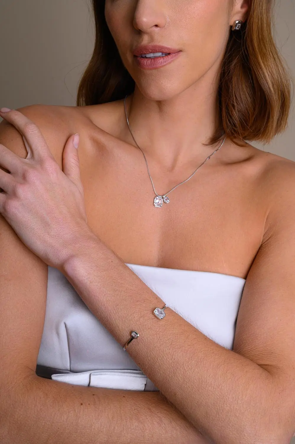 Bracelete Retangular com Banho em Ródio Branco