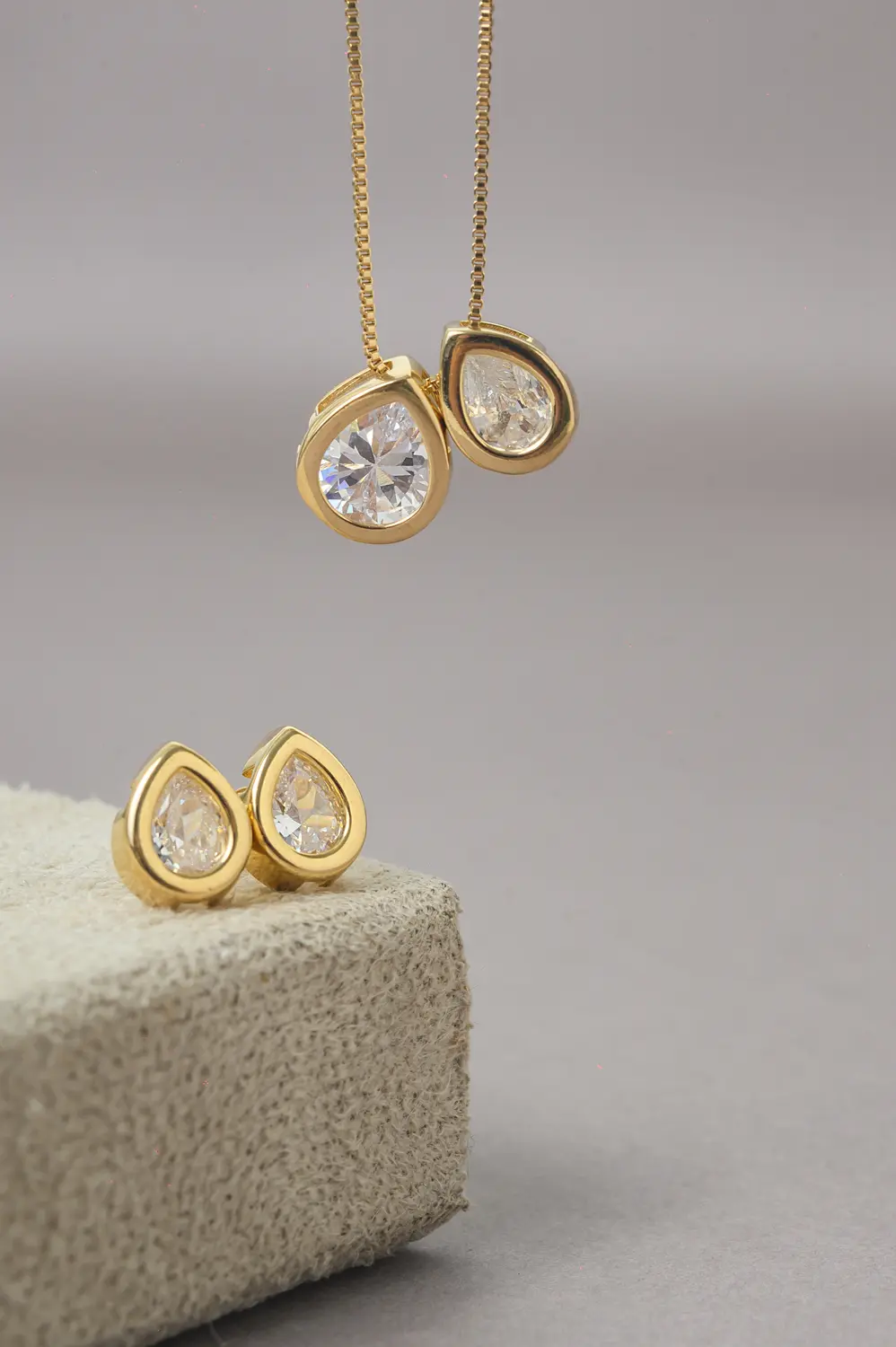 Colar Gota Dupla com Banho em Ouro 18k