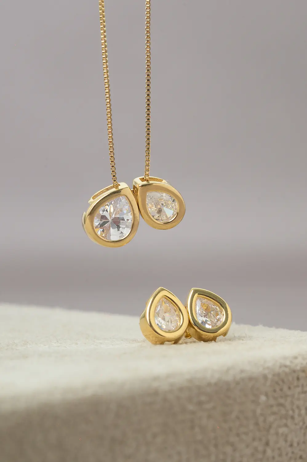 Brinco Gota Inglesa com Banho em Ouro 18k