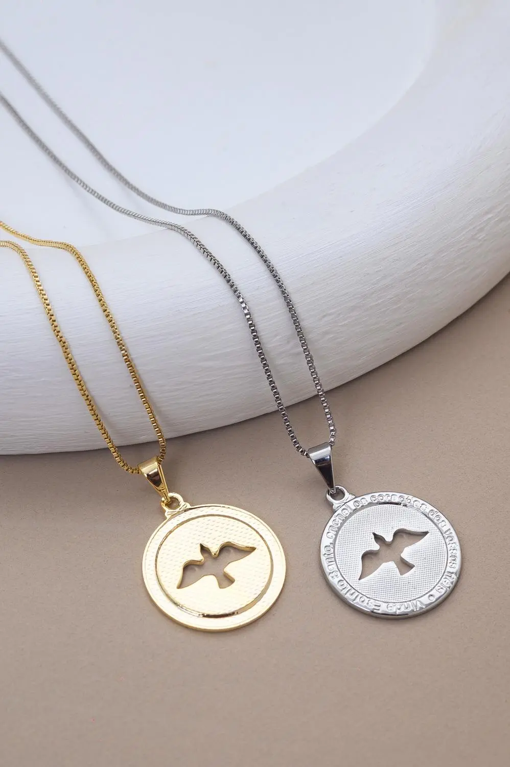 Colar Medalha Espírito Santo com Banho em Ouro 18k
