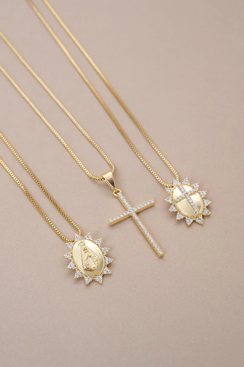 Colar Cruz Cravejada com Banho em Ouro 18k