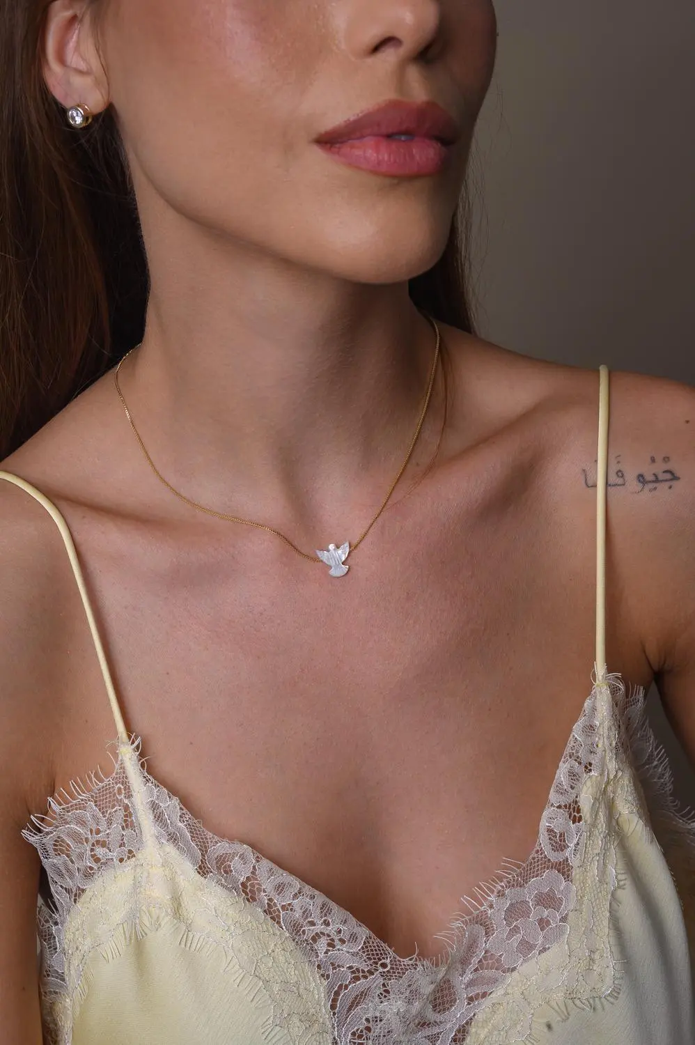 Colar Espírito Santo Madrepérola com Banho em Ouro 18k