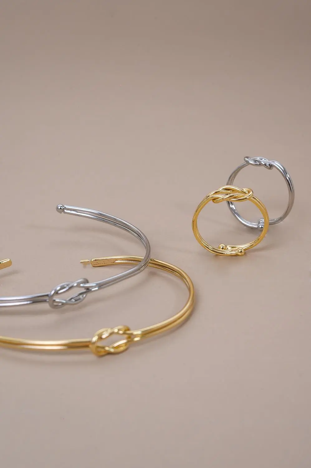 Bracelete Nó Duplo com Banho em Ródio Branco