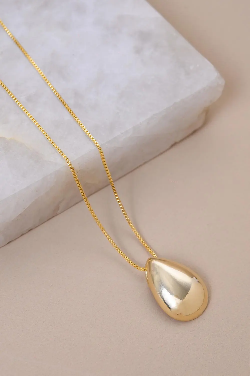 Colar Gota Lisa com Banho em Ouro 18k