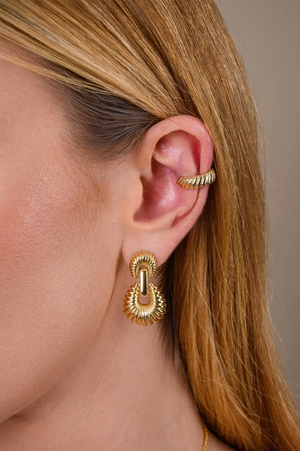 Piercing Fake Texturizado com Banho em Ouro 18k