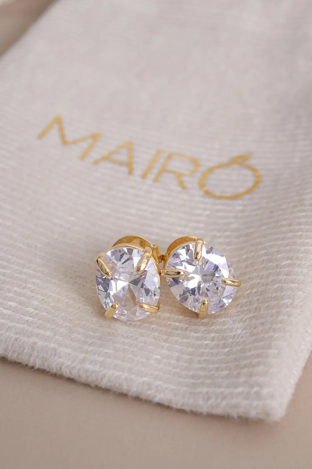 Brinco Luz de Zircônia com Banho em Ouro 18k