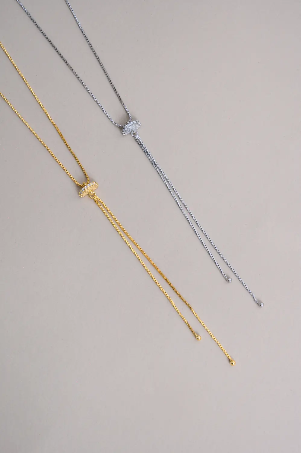 Colar Gravatinha Minimalista Cravejado com Banho em Ouro 18k