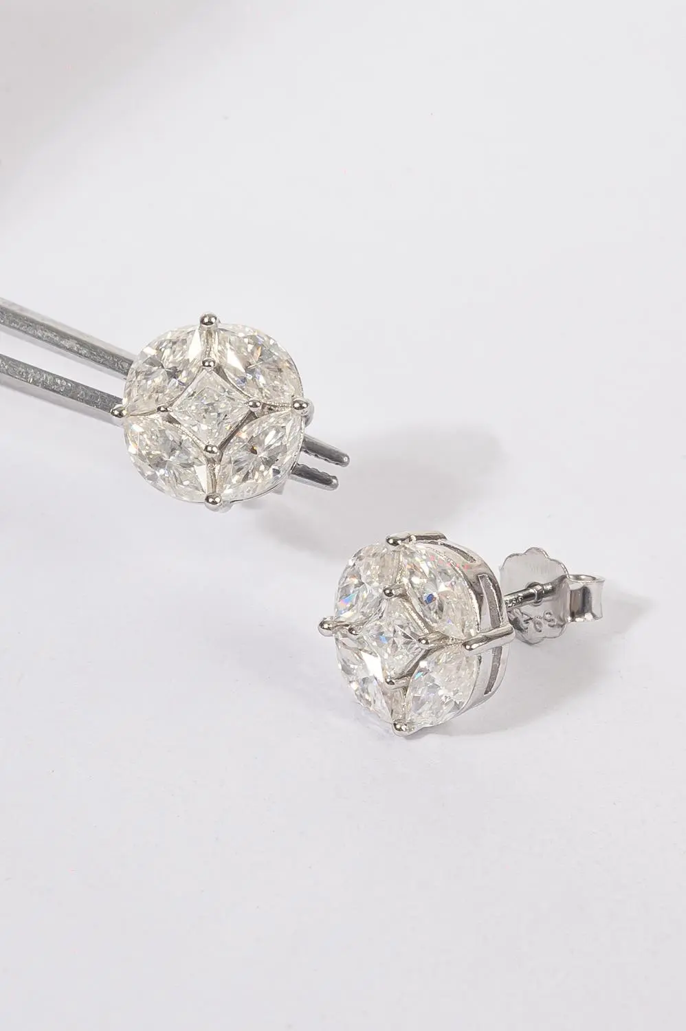 Brinco Ilusion Moissanite 9,5mm em Prata 925 com Banho em Ródio Branco