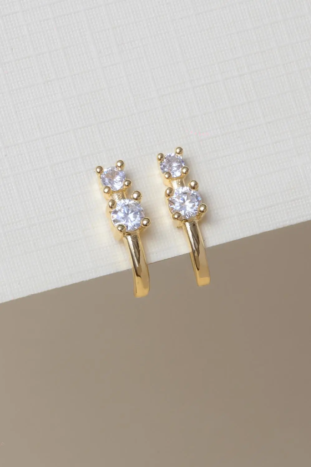 Brinco Ear Hook Zircônia com Banho em Ouro 18k