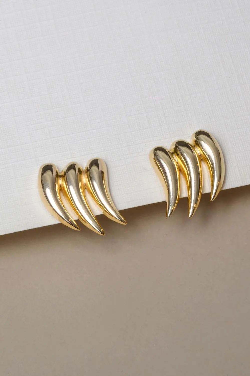 Brinco Gotas Deitada com Banho em Ouro 18k