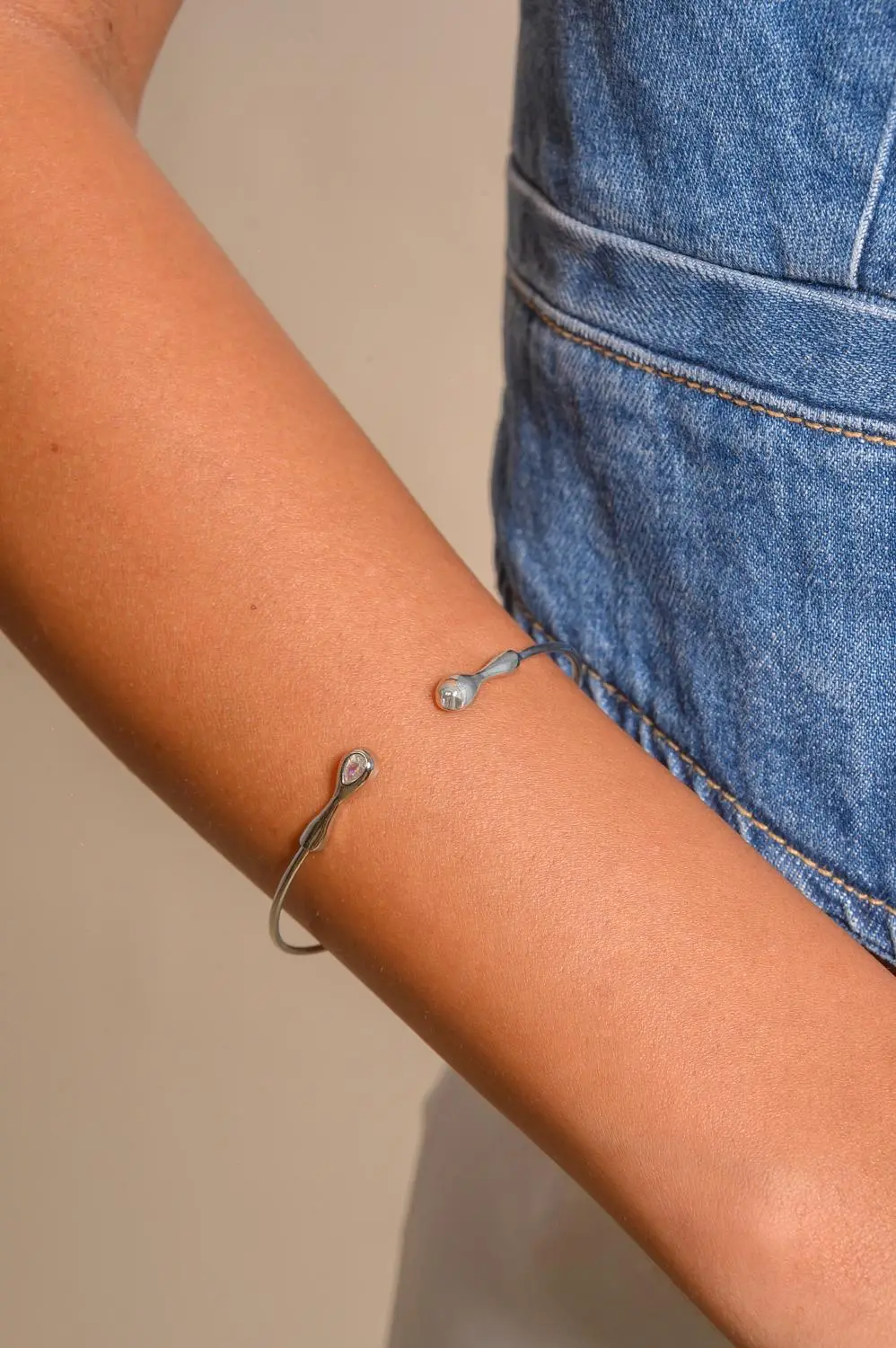 Bracelete Design com Banho em Ródio Branco