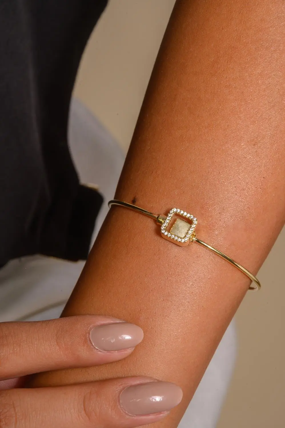 Bracelete Encaixe Quadrado Cravejado com Banho em Ouro 18k