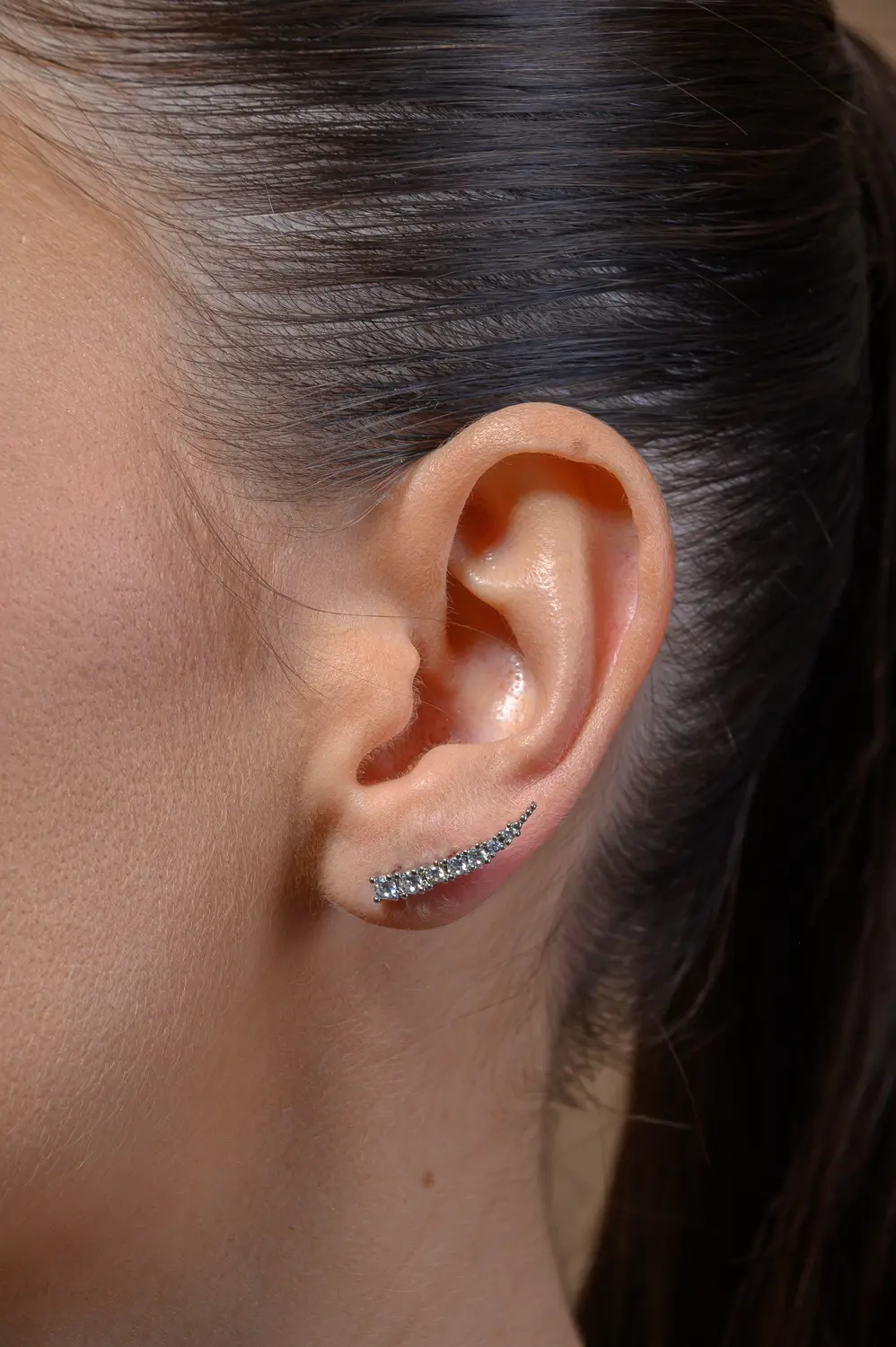 Brinco Ear Cuff Delicado com Banho em Ródio Branco